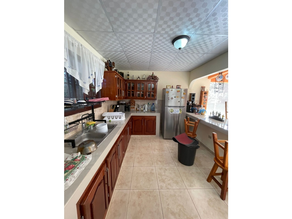 VENDO AMPLIA CASA DE 1466 MTS EN EL ROBLE $180.000!! - 4