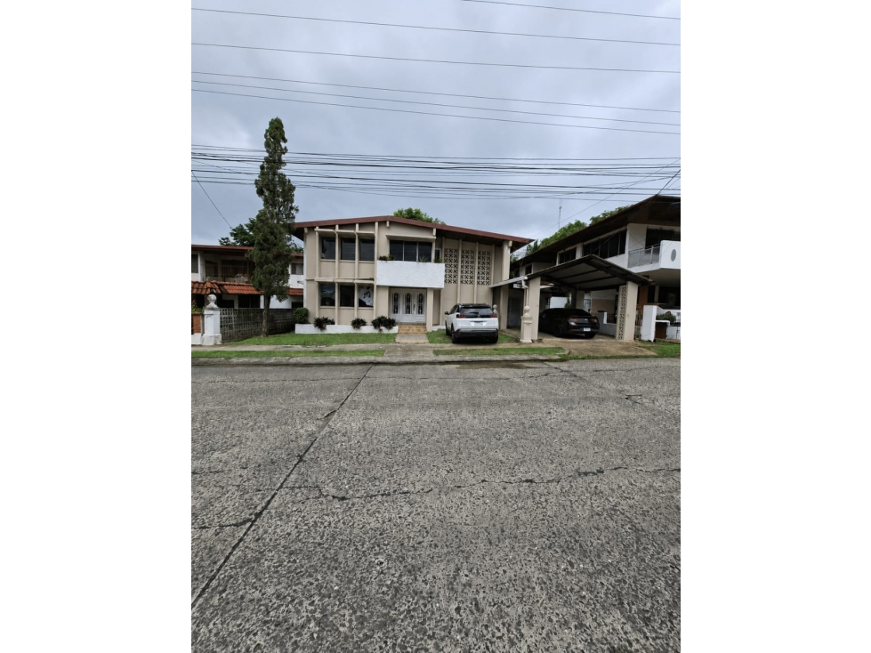 En Venta amplia Casa de dos niveles en los Ángeles, Betania