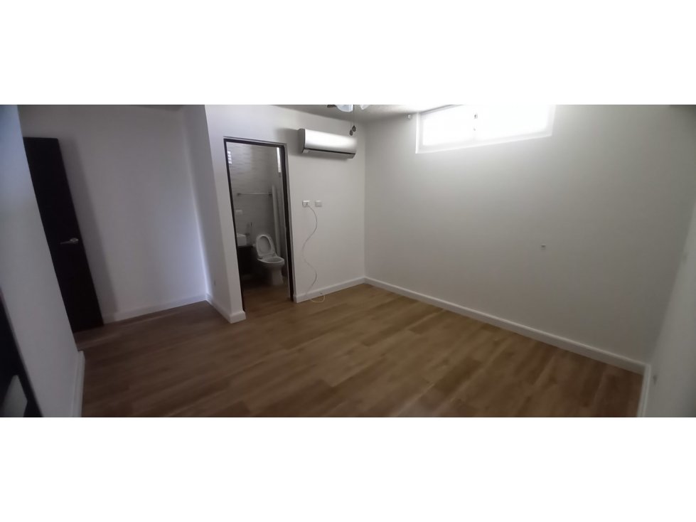 Se alquila apartamento en Altos de Condados del Rey $1200 L/B — foto 5