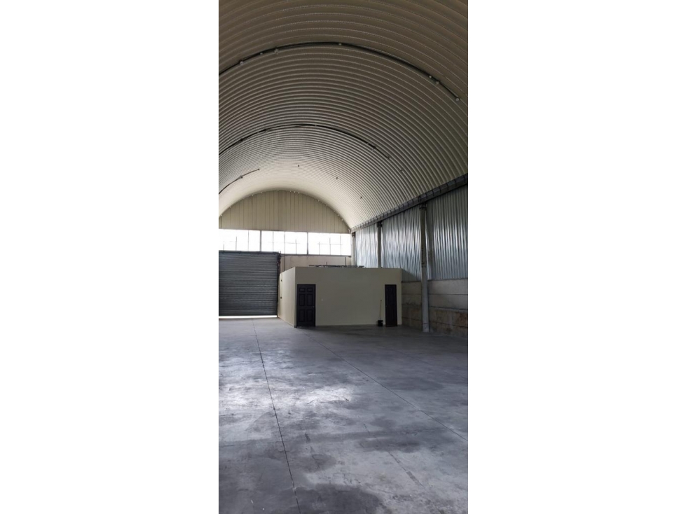Se alquila galera en villa zaita 320m2 $1700 - 6