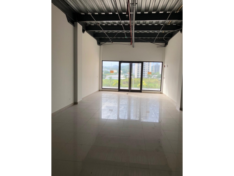 Se alquila local comercial de 97m2 en condados del rey $1200 — foto 2