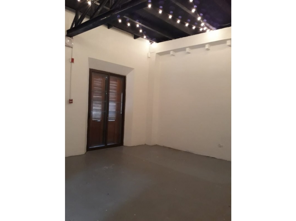 SE ALQUILA LOCAL COMERCIAL EN SANTA ANA $1000 - 2