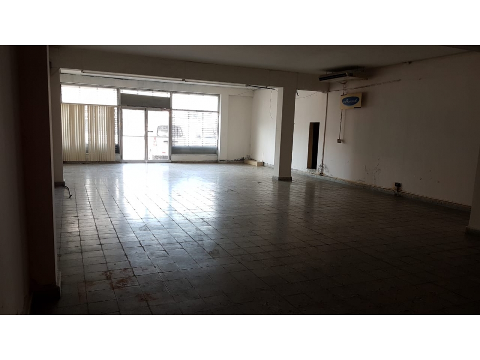 Se alquila local comercial en la av. la paz $1500 — foto 3