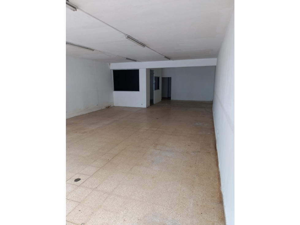 Se alquila local comercial en bella vista 135 Mts $1250 - 2