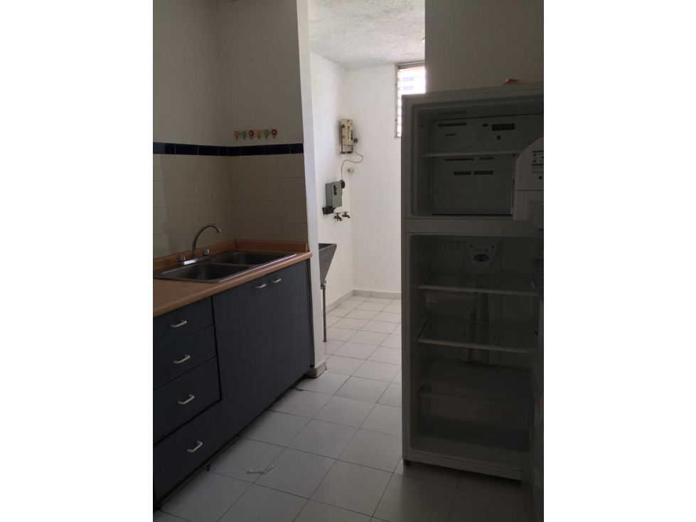 Se alquila apartamento vacío en en Juan Pablo $650 — foto 3