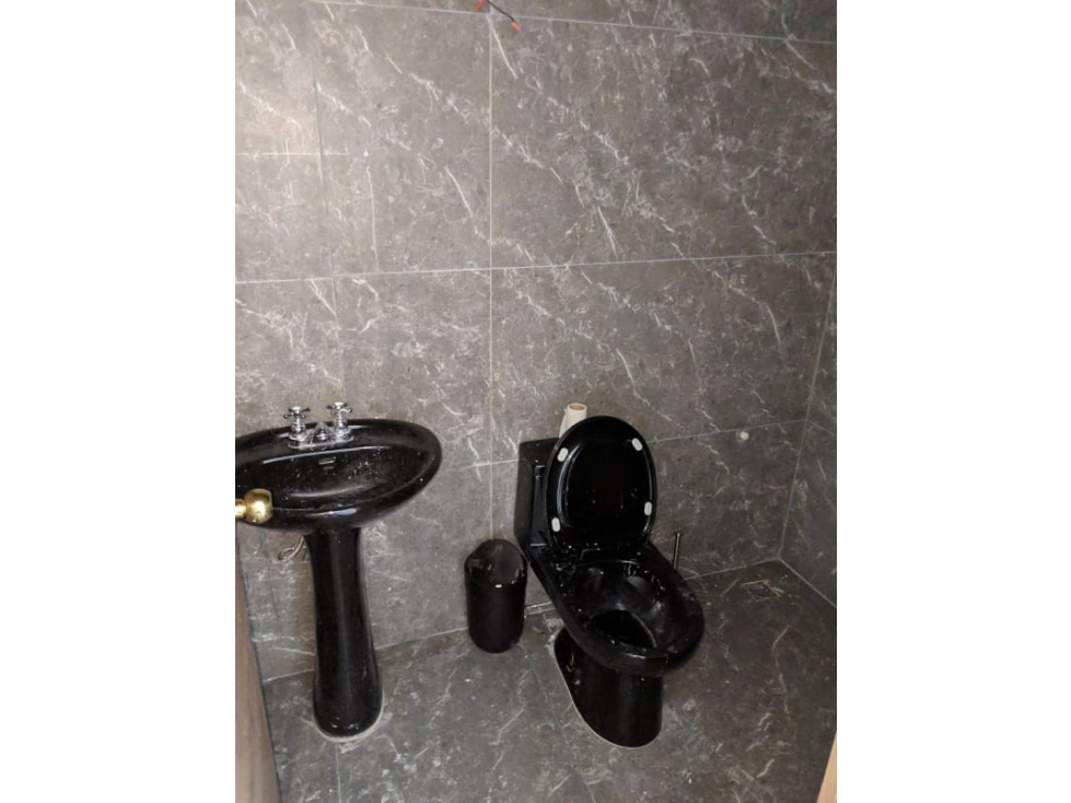 SE ALQUILA PRECIOSO LOCAL, LISTO PARA OCUPAR, PLANTA BAJA! $2.200.00 - 5