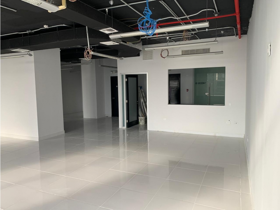 SE ALQUILA MODERNA OFICINA AV. BALBOA 225 MTS $2.800.00 — foto 3