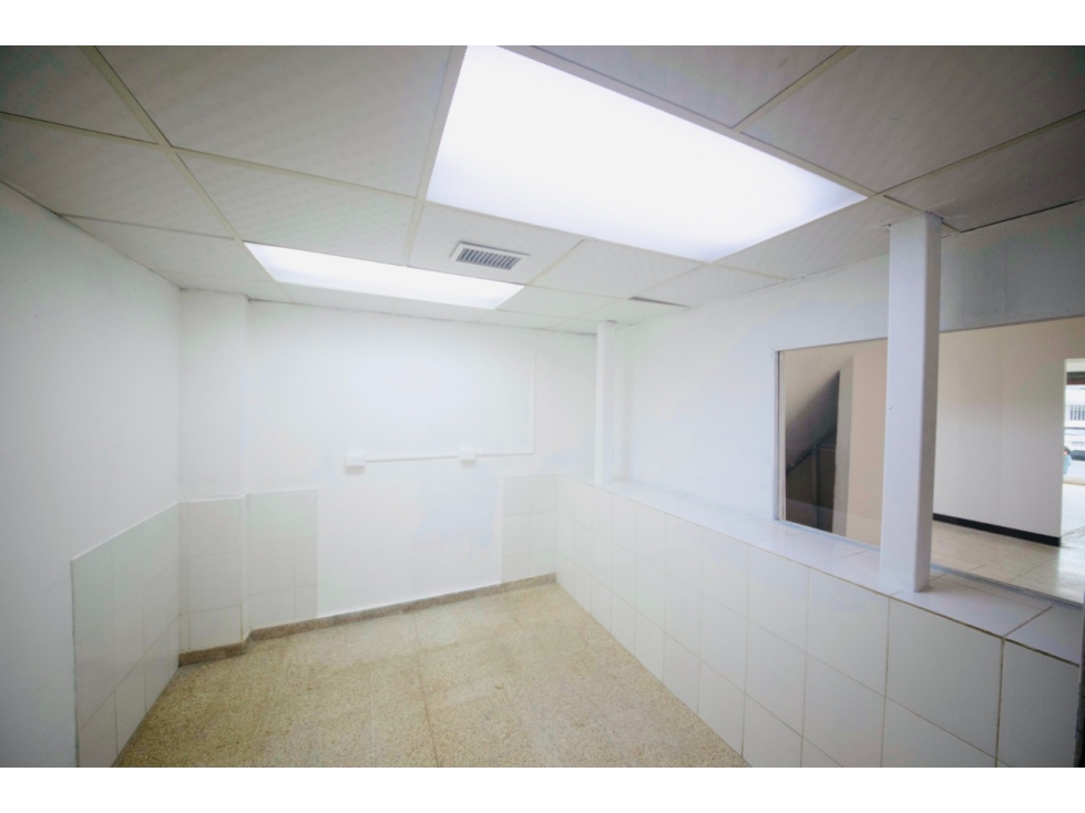 ALQUILER LOCAL COMERCIAL EN OBARRIO — foto 3
