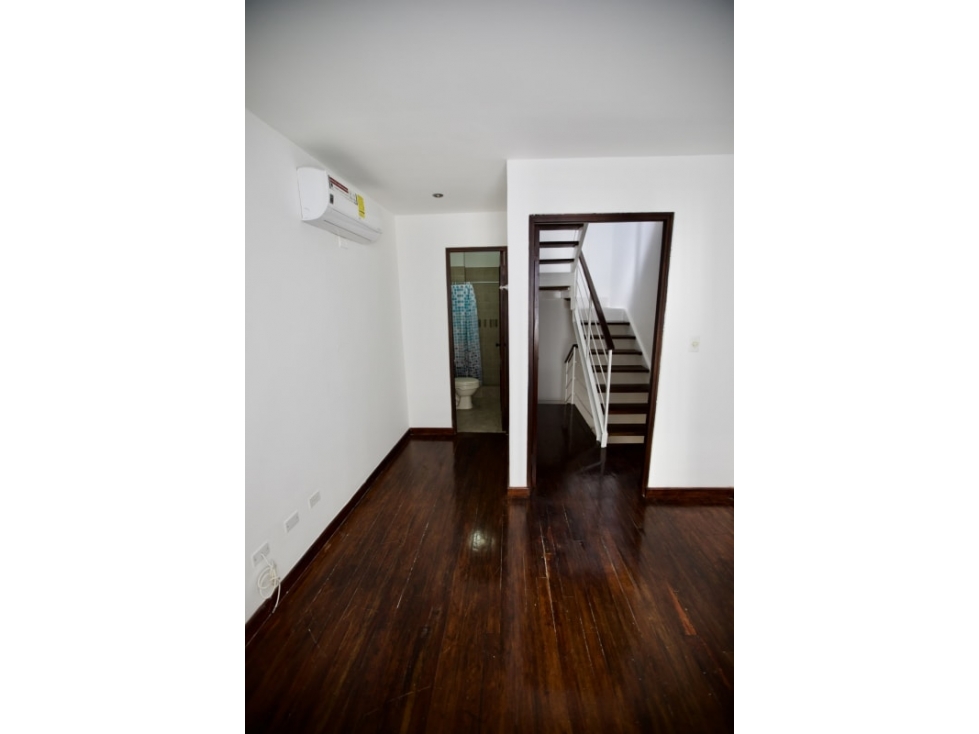 ALQUILER DE APARTAMENTO EN CASCO VIEJO — foto 6