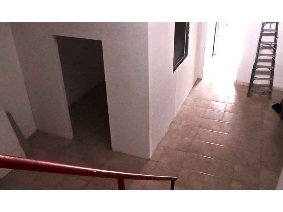 Se Alquila local Parque Lefevre 132m2 PB+120 mt2 mezanine,$3000 - 3