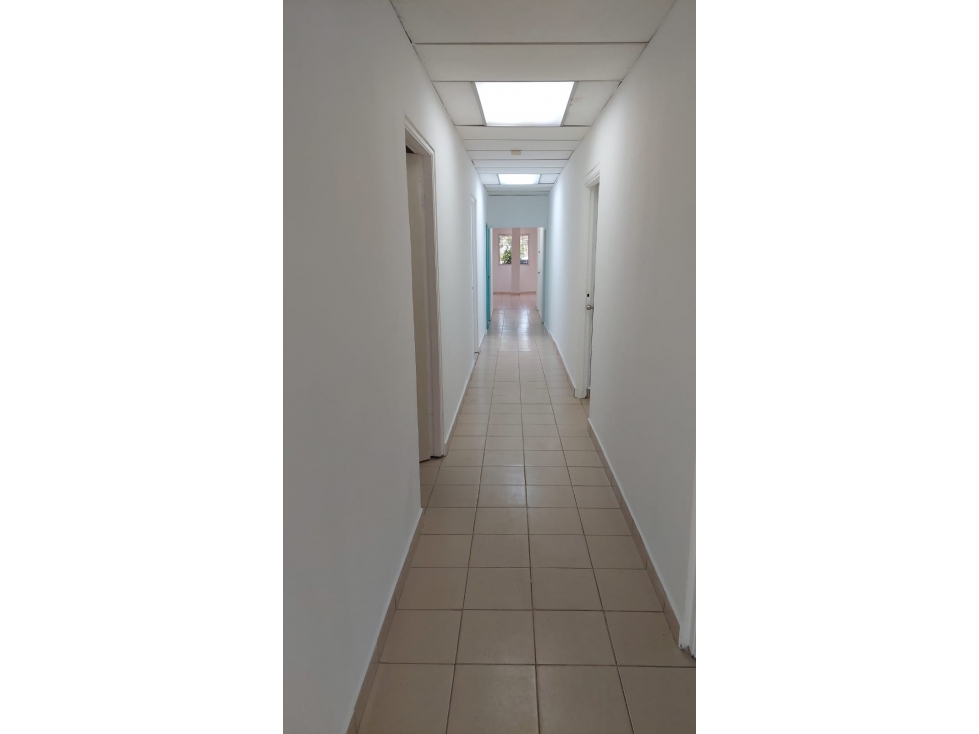 SE VENDE local comercial de 300m2 en San Miguelito $220,000 — foto 6