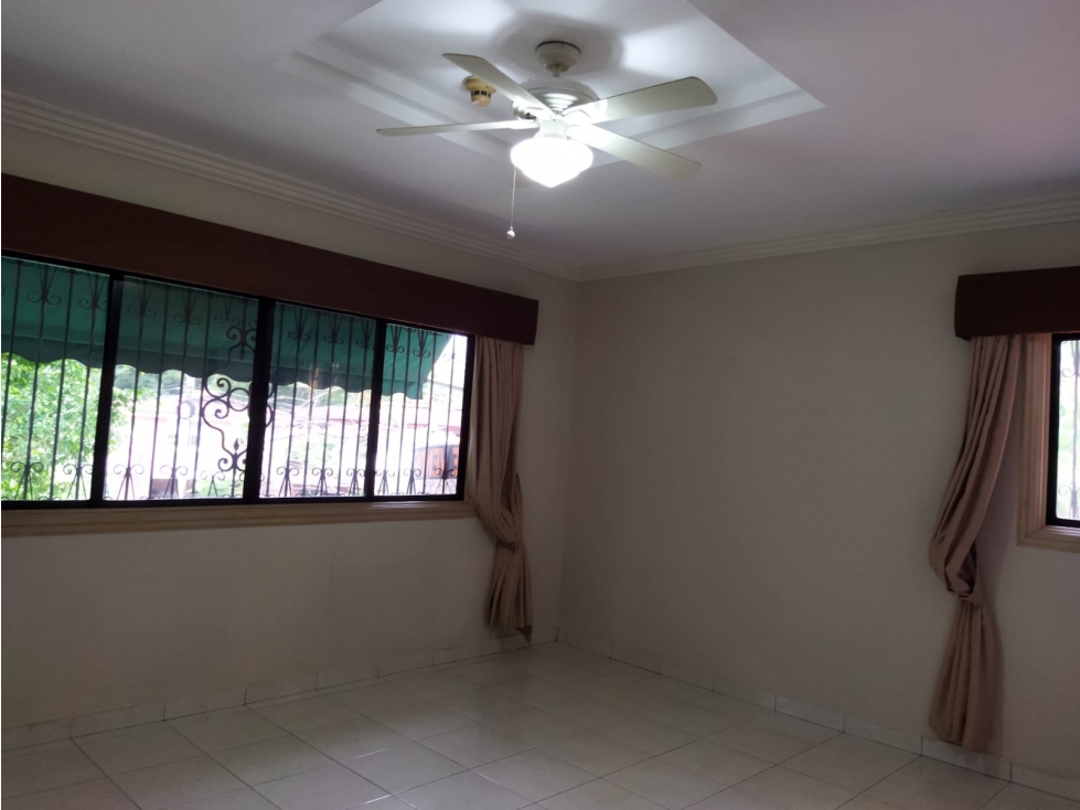 Se alquila/Vende Casa en el Carmen Linea blanca con piscina — foto 4