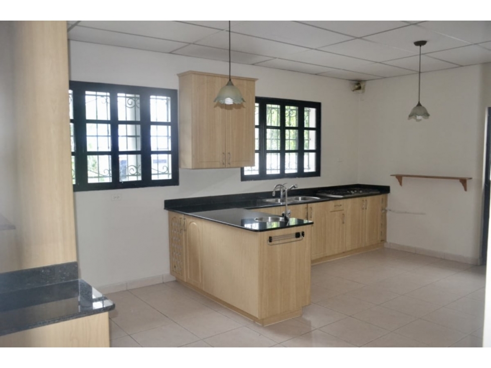 Casa para La Venta en Las Cumbres $165,000 — foto 3