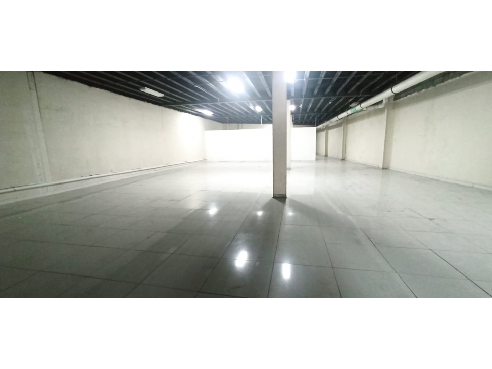 Se Alquilan Locales en Fernandez de Cordoba $8mt2. — foto 3