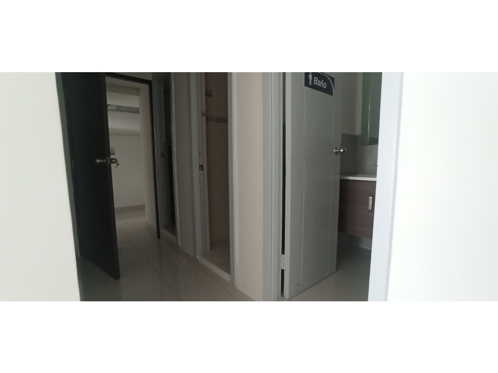 Se Alquila local comercial de 180mt2 en CALLE 50 sobre vía principal!! — foto 4