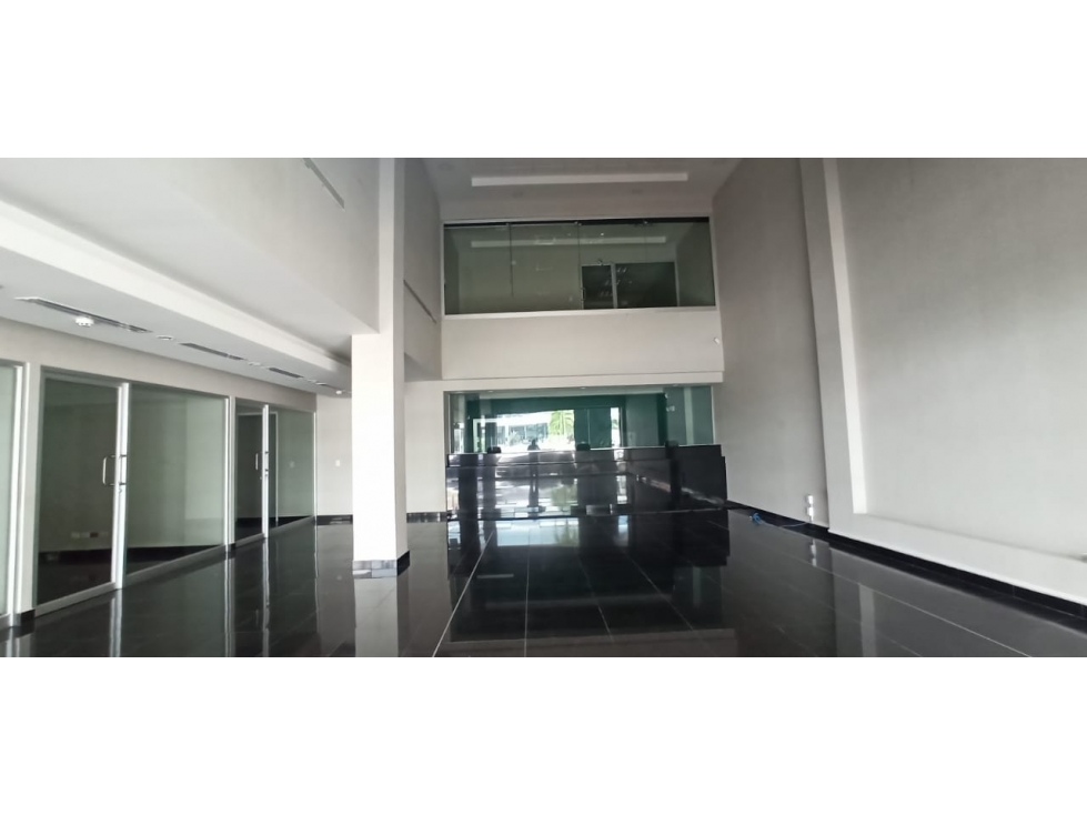 Se Alquilan dos Amplios Locales en Bethania cerca del Dorado Mall.