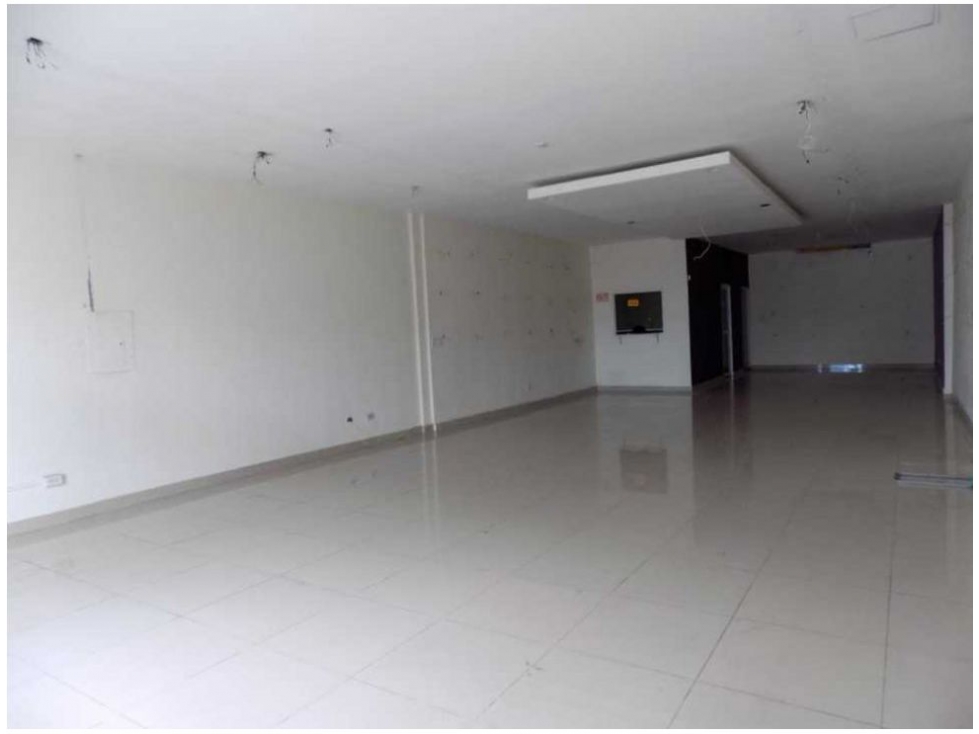 EXCELENTE UBICACION SE ALQUILAN LOCALES EN VILLA LUCRE - 4