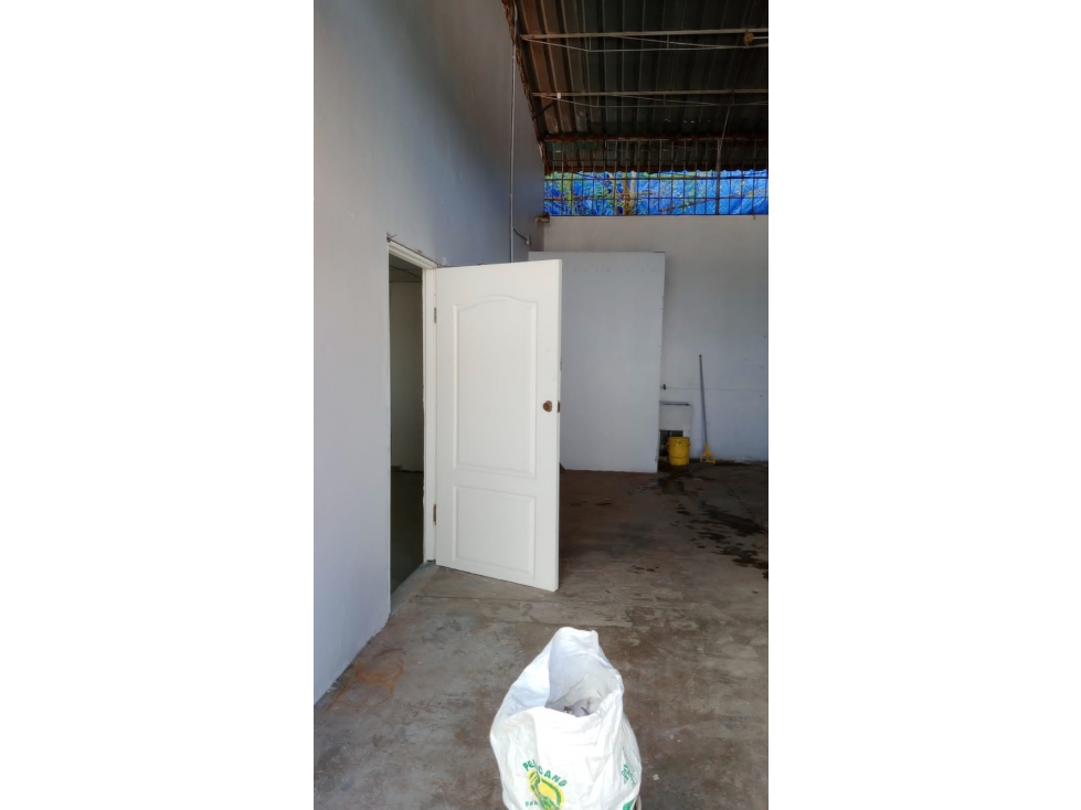 SE ALQUILA EXCELENTE BODEGA EN PUEBLO NUEVO -I.G. - 6