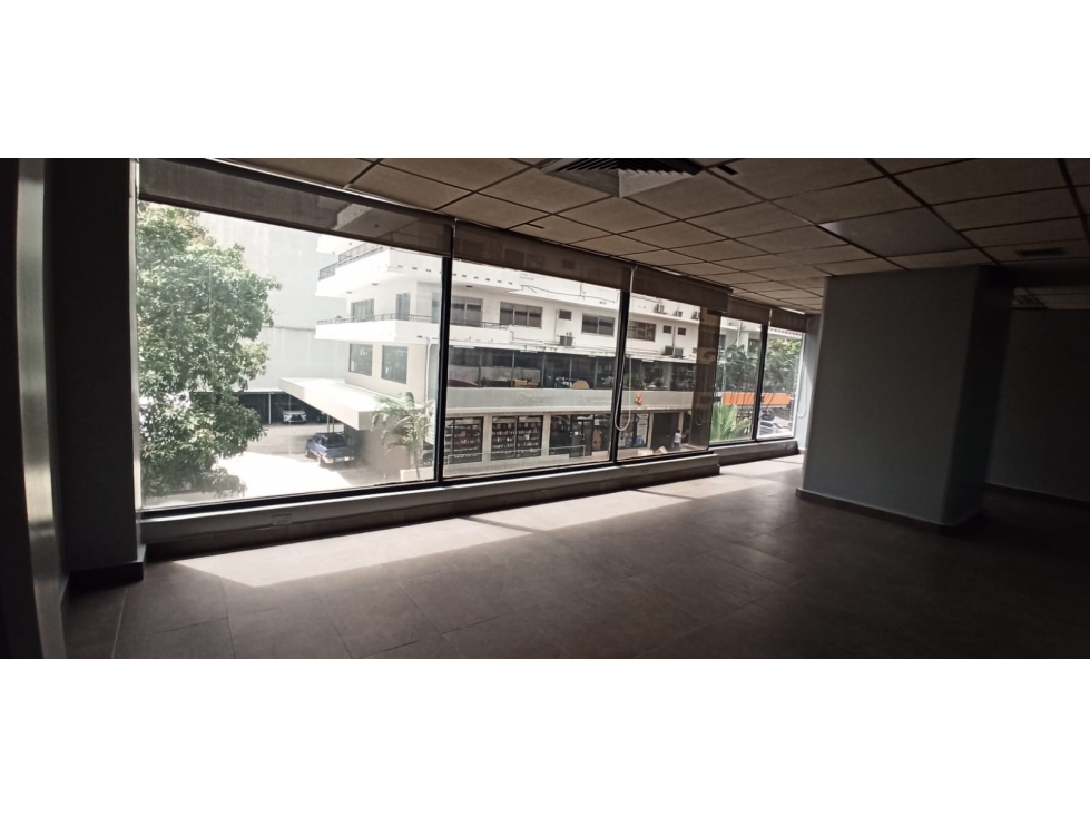 SE ALQUILA OFICINA EN BELLA VISTA ZONA BANCARIA - I.G. — foto 2