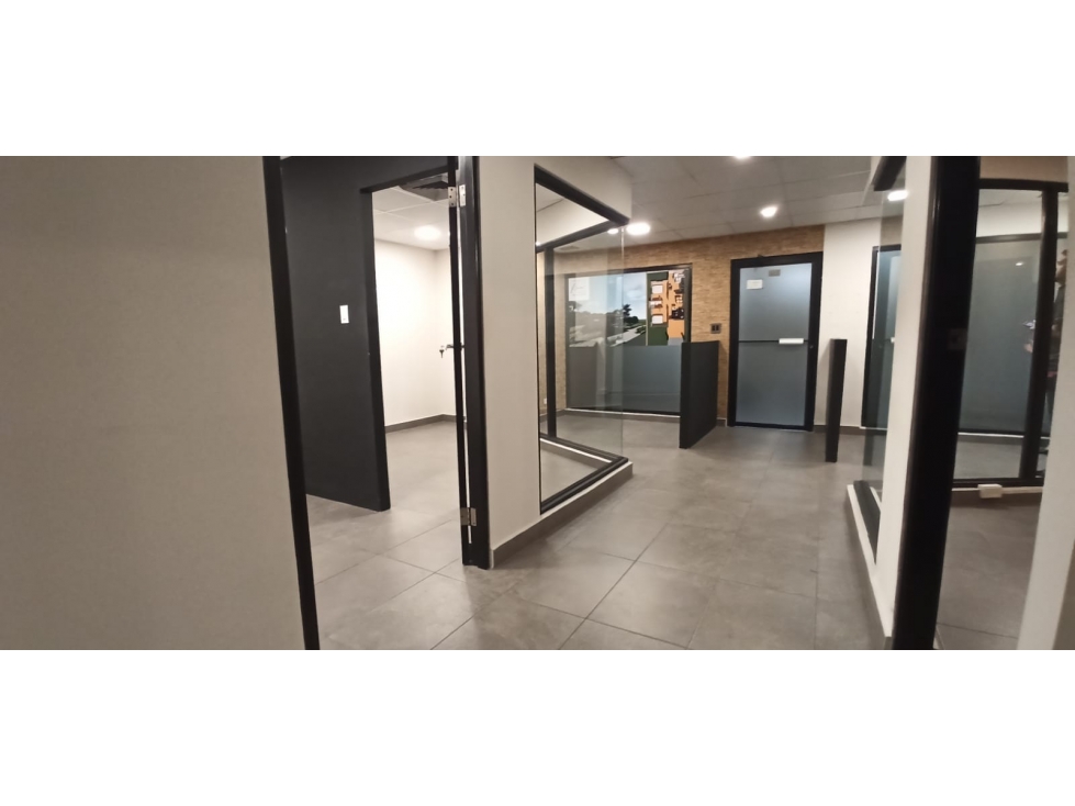 SE ALQUILA OFICINA EN BELLA VISTA ZONA BANCARIA -I.G.