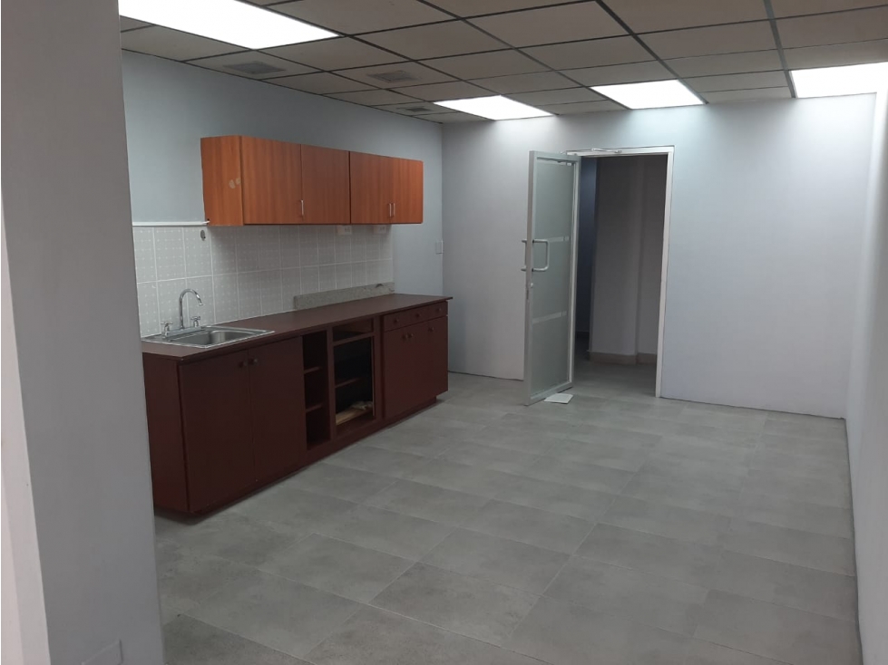 SE ALQUILA OFICINA EN BELLA VISTA ZONA BANCARIA - I.G. — foto 4