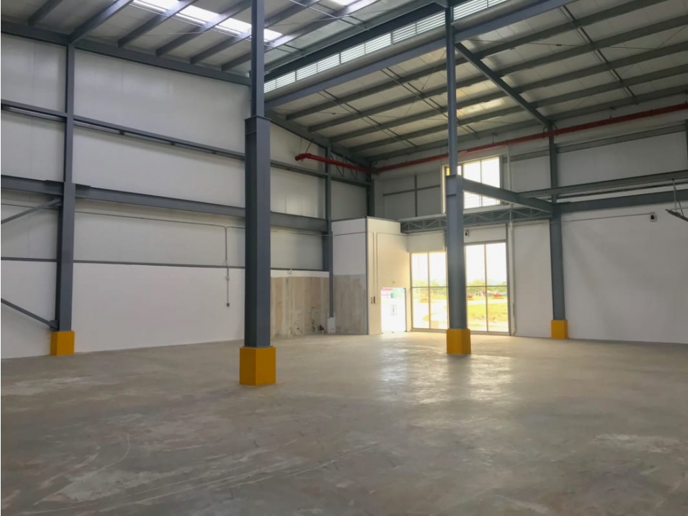 Alquilo Extraordinaria Ofi bodega en Don bosco