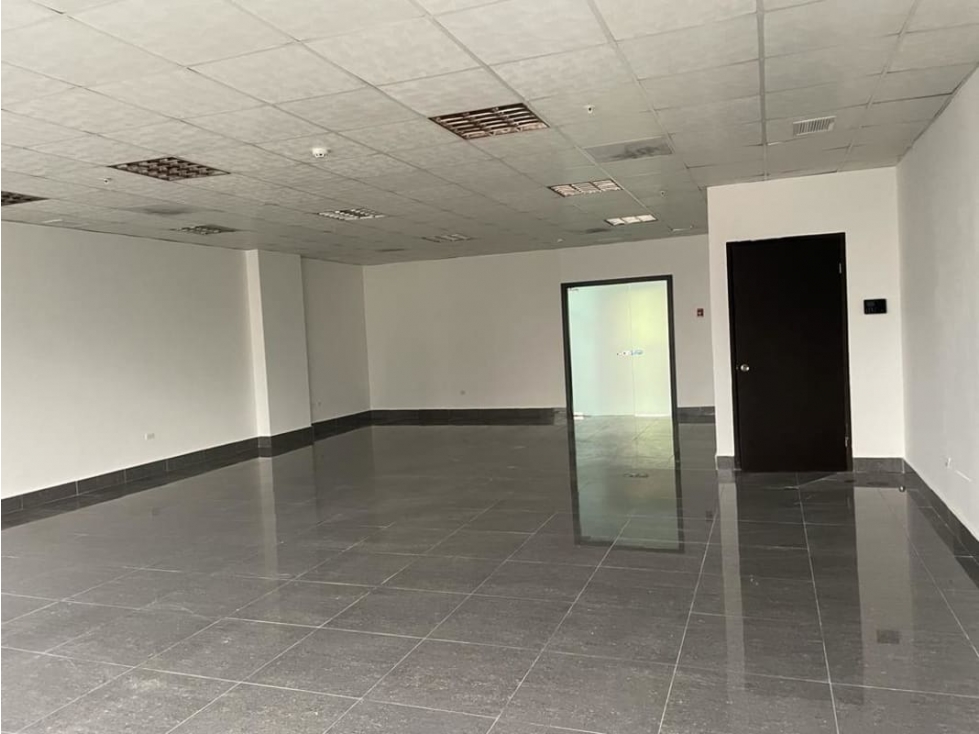SE ALQUILA OFICINA DE 106 MTS EN OBARRIO MANTENIMIENTO INCLUIDO — foto 2