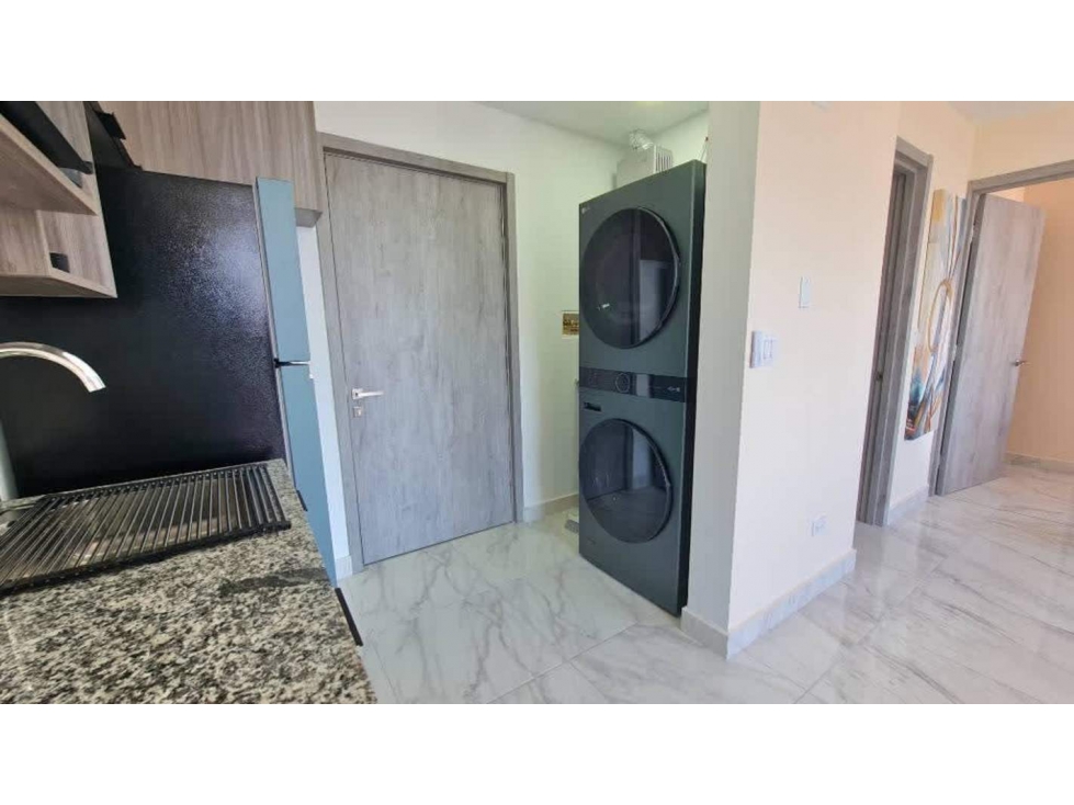 SE ALQUILA CENTRICO Y LUJOSO APARTAMENTO — foto 4