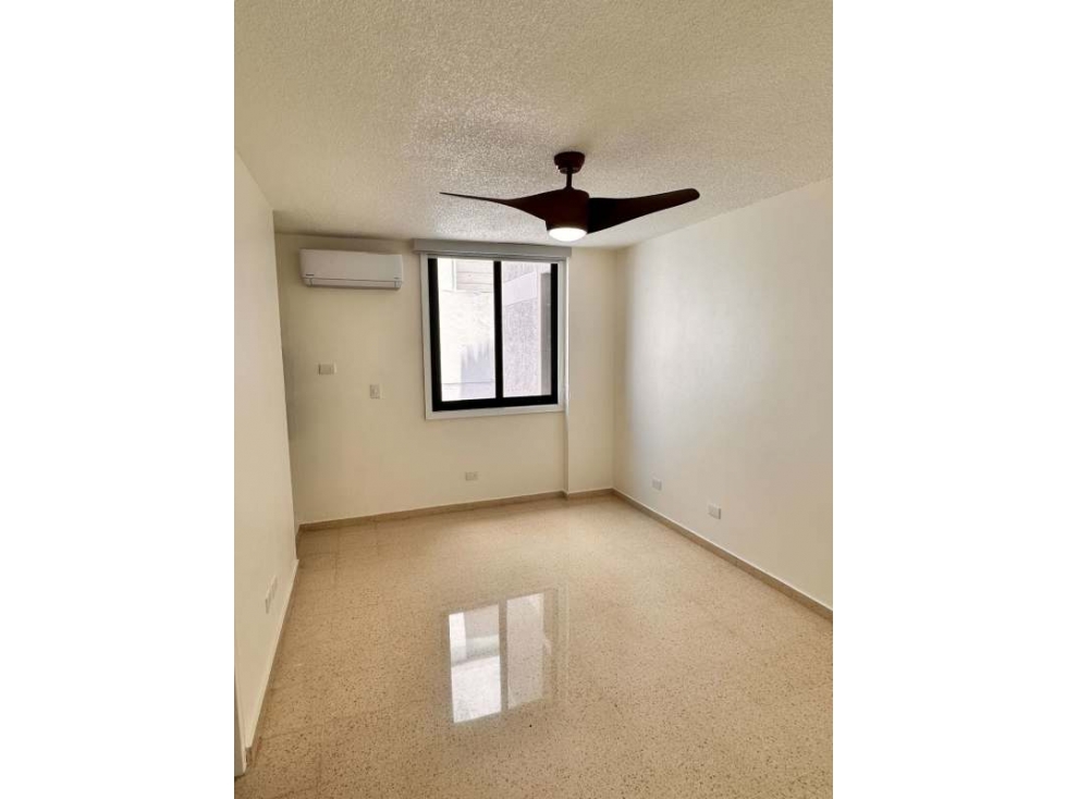 SE VENDE BELLO APARTAMENTO RECIEN REMODELADO EN COCO DEL MAR — foto 6
