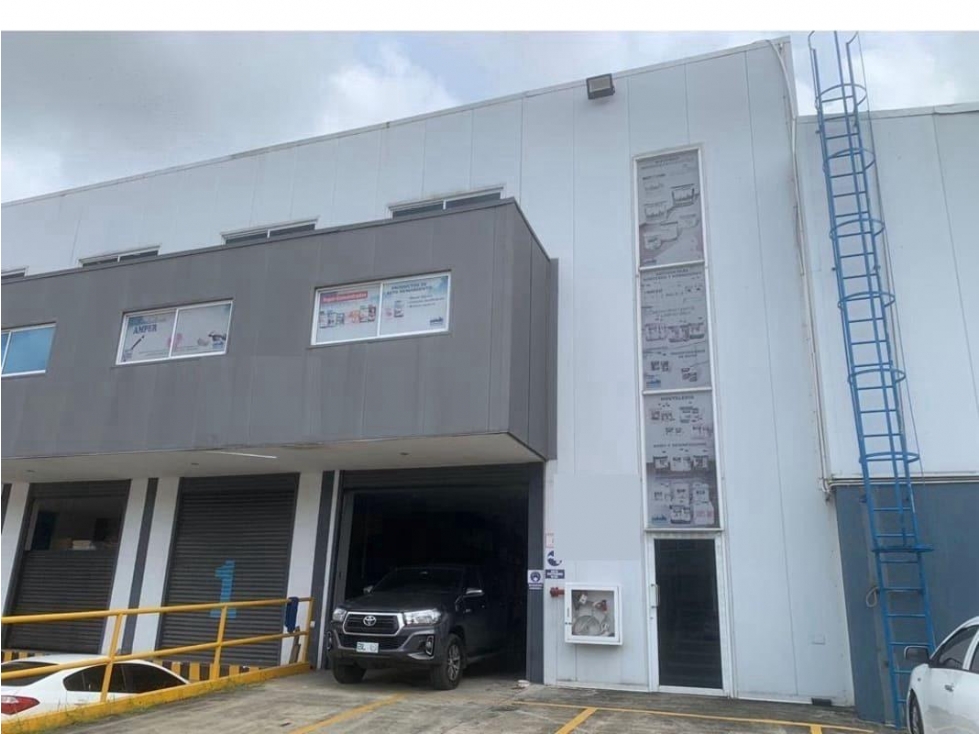 Amplia Bodega en Alquiler en Centro Industrial en Vía Tocumen 719 Mt2 - 5