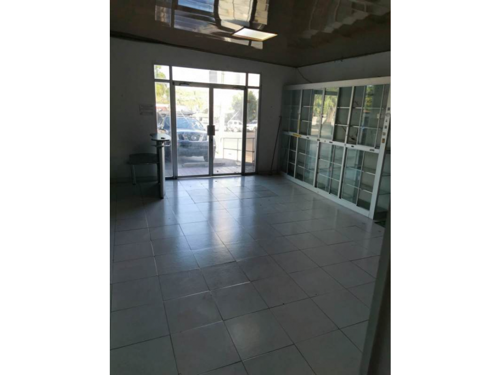 ALQUILER LOCAL VIA PRICIPAL ,ESQUINA EN BETANIA CAMINO REAL — foto 2