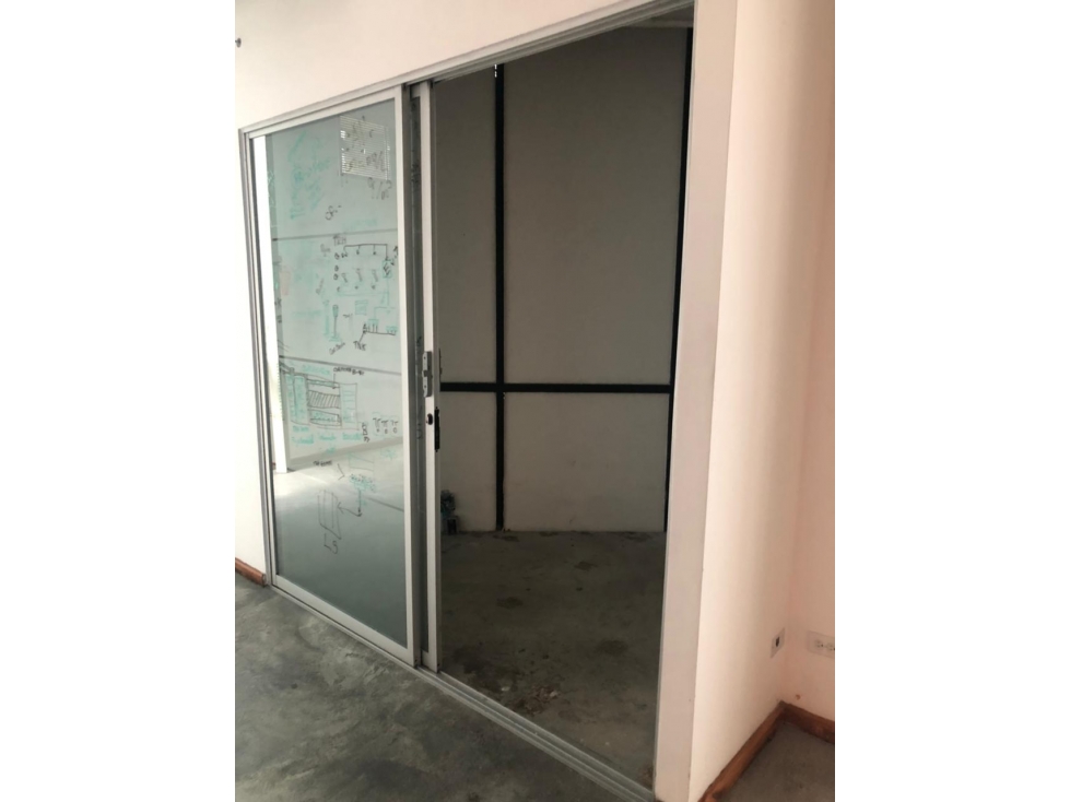 ALQUILO OFICINA EN OBARRIO $1700!! — foto 4