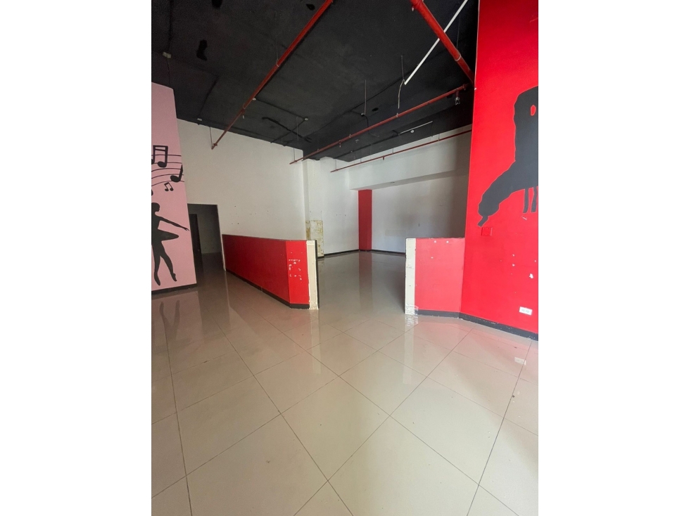 SE ALQUILAN LOCALES COMERCIALES EN PLAZA BIEN UBICADA — foto 3