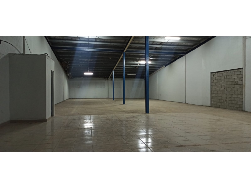 SE ALQUILA BODEGA EN PUEBLO NUEVO CENTRO LOGISTICO — foto 2
