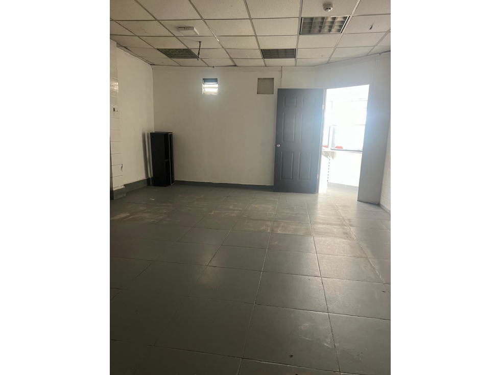 ALQUILER DE LOCAL AV.JOSE AGUSTIN ARANGO - 3