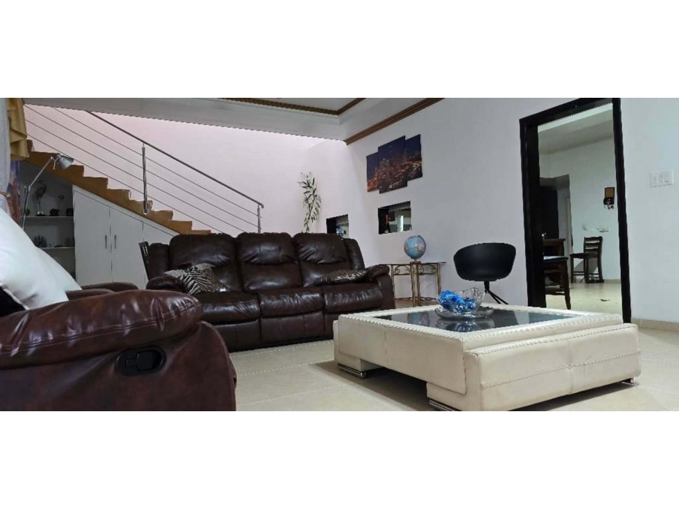 ALQUILO O VENDO HERMOSA CASA CENTRICA EN CONDADO DEL REY AMOBLADA — foto 2