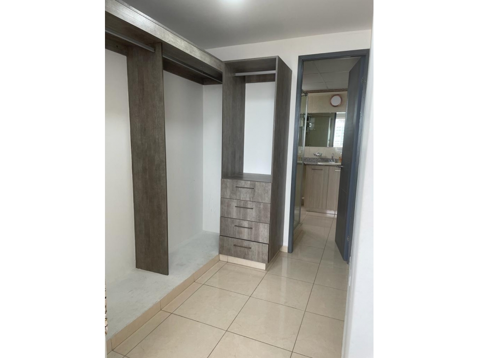ALQUILO APARATAMENTO SEMI AMUEBLADO EN 12 DE OCTUBRE $1100!!! — foto 4