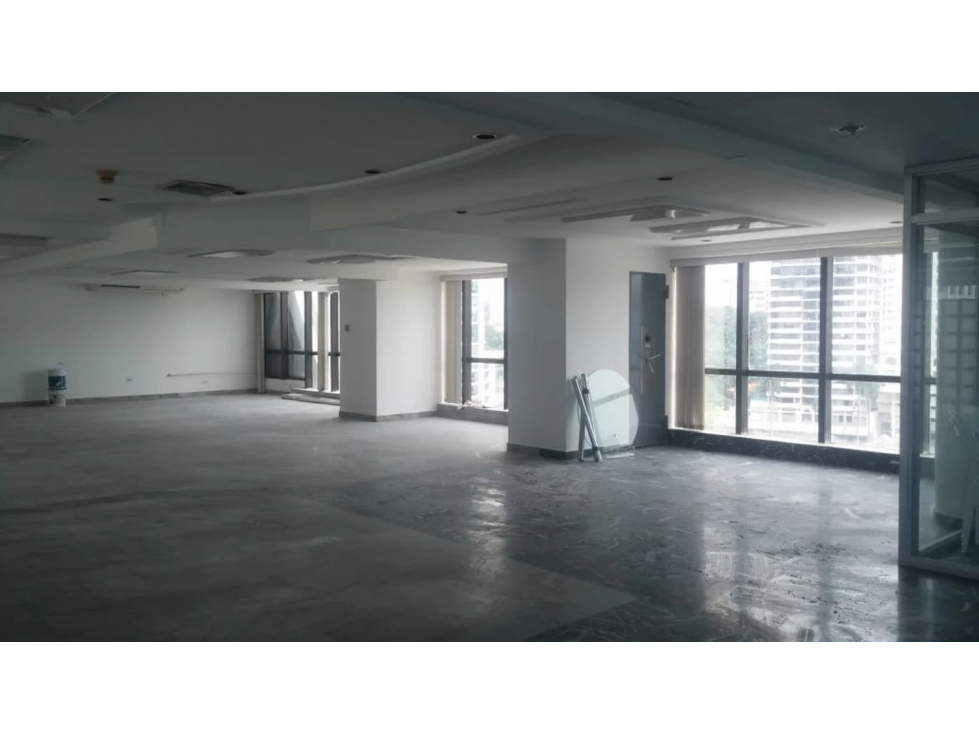SE ALQUILA OFICINA EN AVENIDA BALBOA CON VISTA AL MAR NEGOCIABLE — foto 6