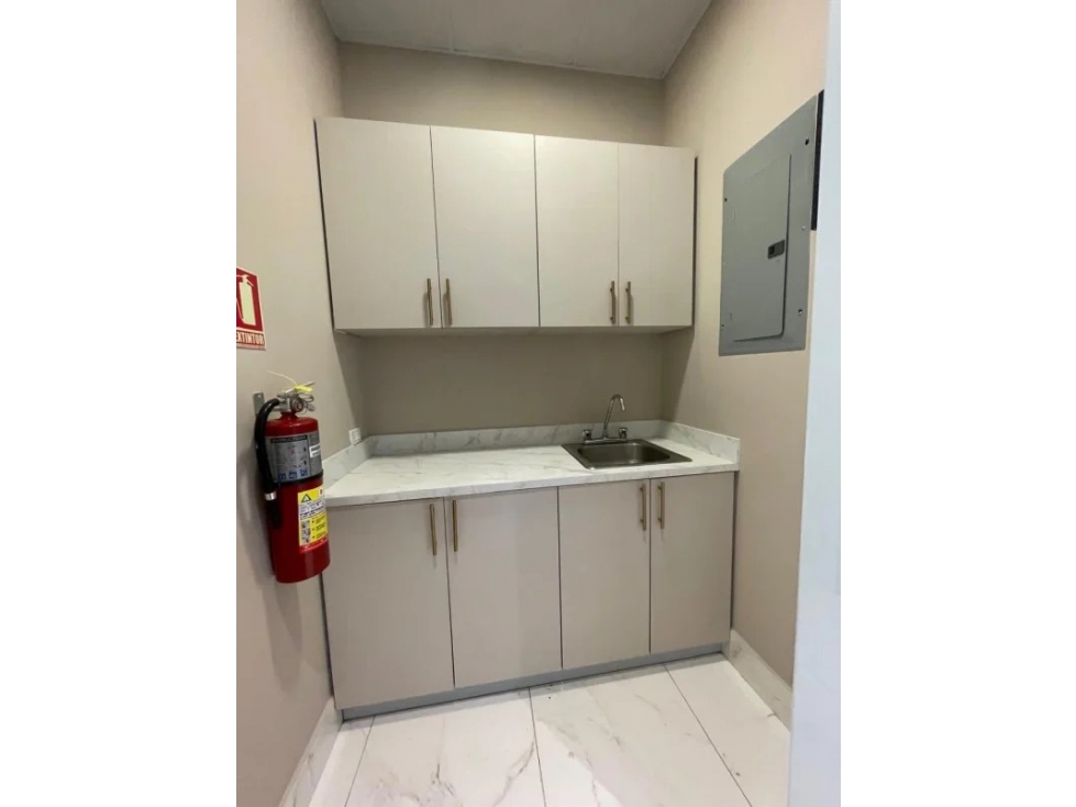 ALQUILO CONSULTORIO U OFICINA EN TOWER CENETR - PUNTA PACIFICA $1800! — foto 5