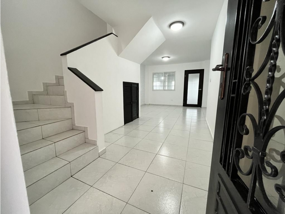 SE VENDE CASA EN ALTOS DE SANTA MARIA