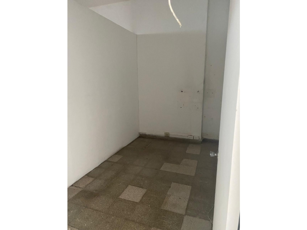 ALQUILO LOCAL COMERCIAL EN AV RAMON ARIAS $1800!!! - 4