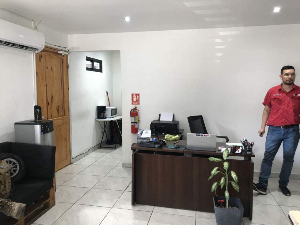 ¡Â¡SE VENDE !! Local comercial en AV. Santa Elena — foto 3
