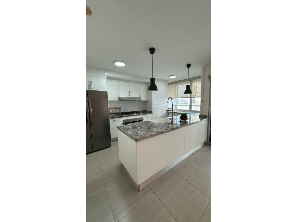 SE ALQUILA APARTAMENTO EN COCO DEL MAR