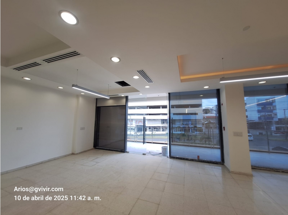 ¡Â¡SE ALQUILA !! LOCAL COMERCIAL en 12 DE OCTUBRE — foto 3