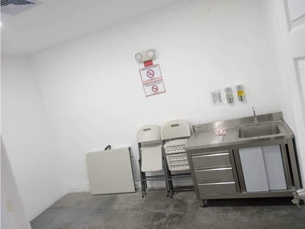¡¡SE VENDE !! Bodega Comercial en Las Mañanitas - 3