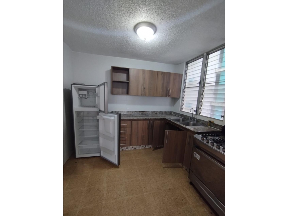 ALQUILO APARTAMENTO EN VIA PORRAS — foto 2