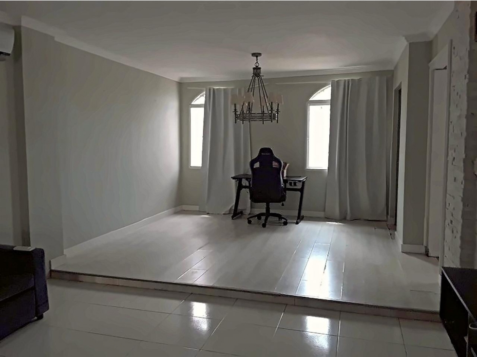 En venta casa de dos niveles en Villa de Cerro Lindo, El Crisol — foto 3