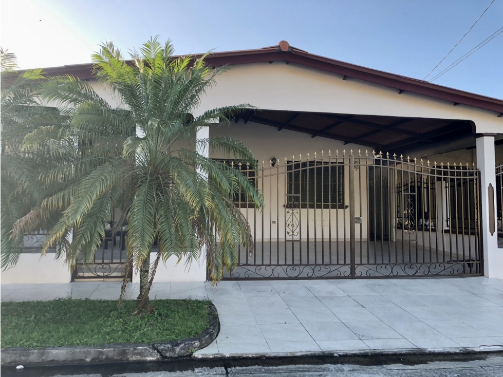 SE VENDE CASA EN BRISAS DEL GOLF OCCIDENTE EN $205,000 AM - 1