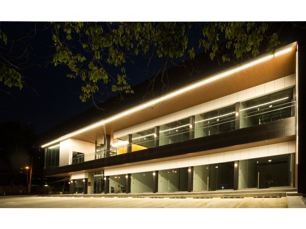 Se alquilan locales Santa Elena Strip dsd 64 mts - 4