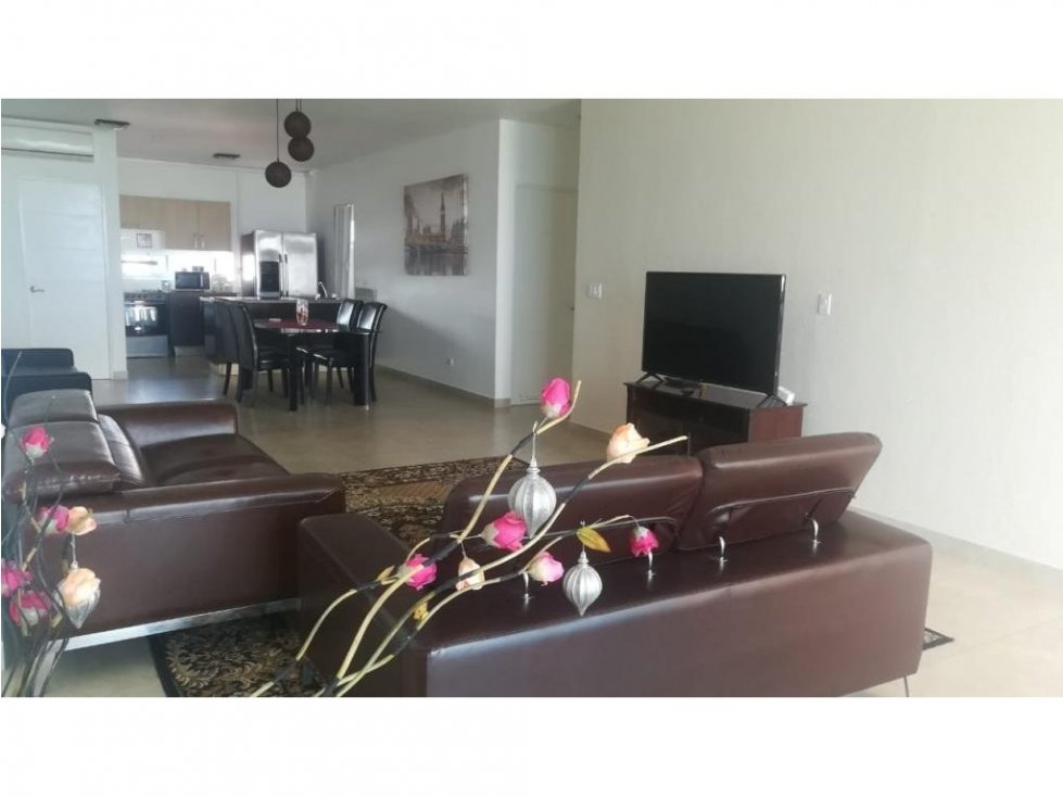 Alquilo Apartamento en Av Balboa $1300